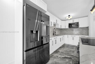 17800 Atlantic Blvd in Sunny Isles Beach, FL - Building Photo - Building Photo