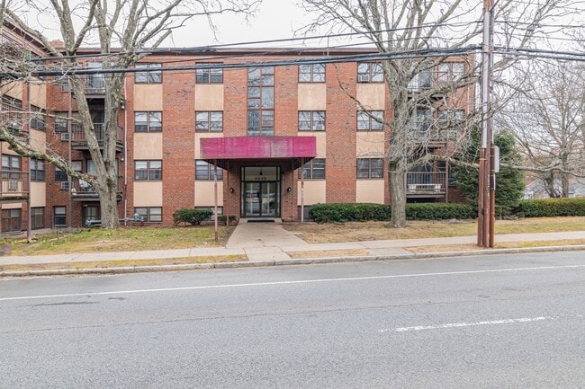 4925 Washington St, Unit 202
