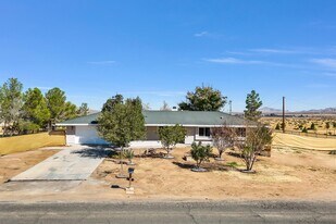21450 Zuni Rd in Apple Valley, CA - Building Photo