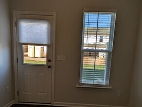 556 Glen Clova Dr in Raleigh, NC - Foto de edificio - Building Photo