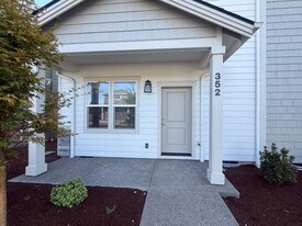 352 SE Shetterly Dr in Dallas, OR - Building Photo