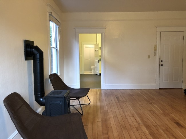4114 Fremont Ave N, Unit 2 in Seattle, WA - Foto de edificio - Building Photo