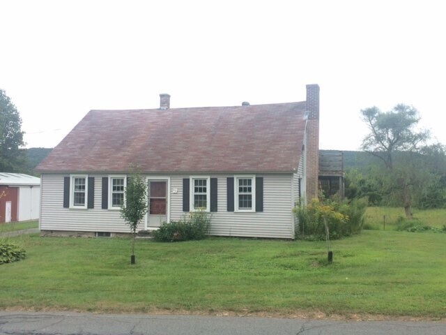 421 N East St in Amherst, MA - Building Photo