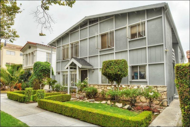 204 S Arnaz Dr in Beverly Hills, CA - Building Photo - Building Photo