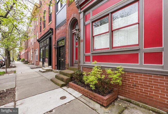 2205 E Baltimore St in Baltimore, MD - Building Photo - Building Photo