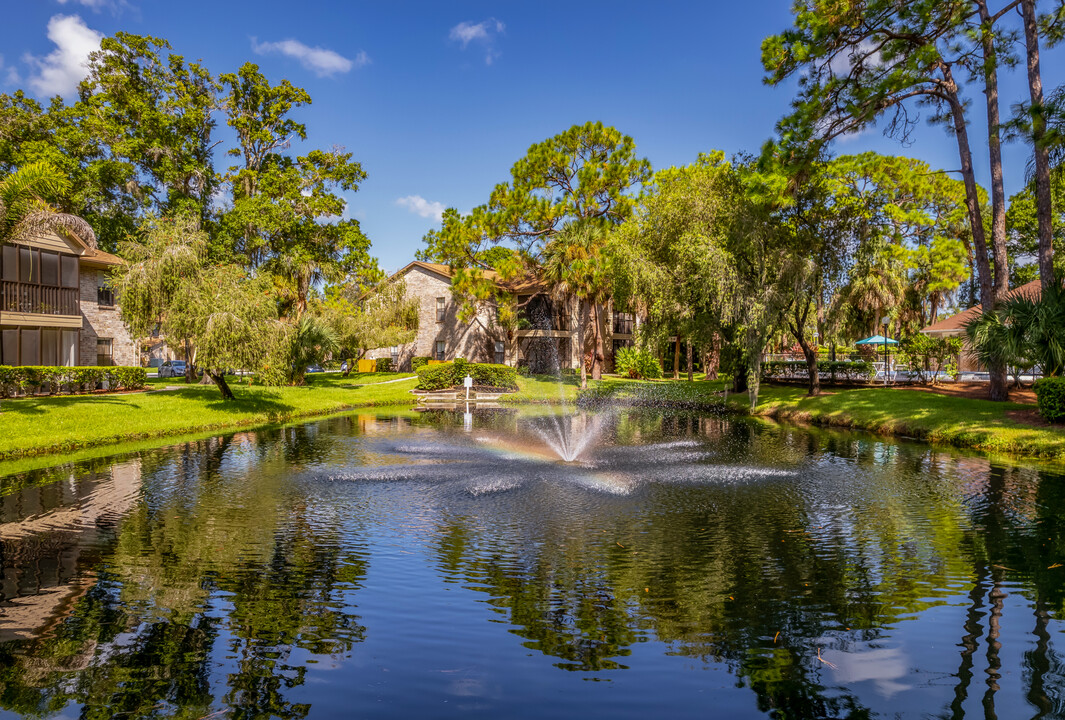 Cimarron Lake Apartments in Sarasota, FL - Building Photo