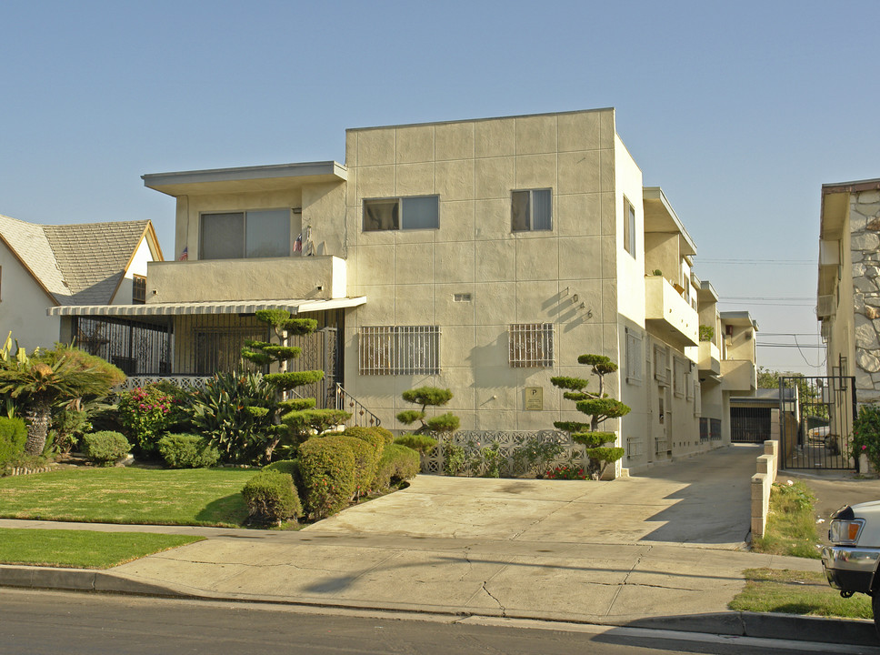 1046 S Norton Ave in Los Angeles, CA - Building Photo