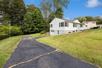 1325 Avon Blvd in Cheshire, CT - Building Photo - Building Photo