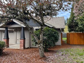 622 E GRANT St in Lebanon, OR - Building Photo - Building Photo