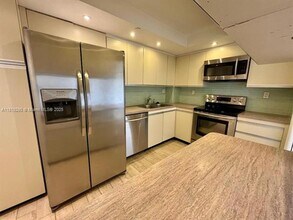 1000 NE Quayside Terrace in Miami, FL - Building Photo - Building Photo