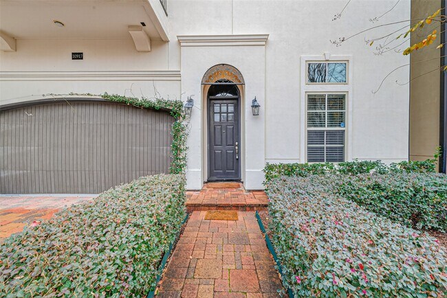 10917 Upland Park in Houston, TX - Building Photo - Building Photo