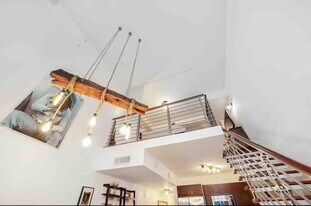 31 SE 5th St, Unit 704 in Miami, FL - Building Photo