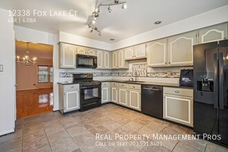 12338 Fox Lake Ct in Fairfax, VA - Building Photo - Building Photo