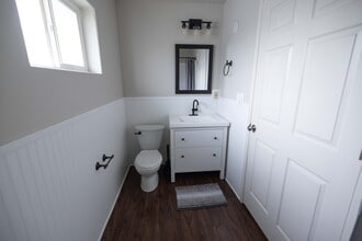 401 S Main St, Unit #7 in Newberg, OR - Building Photo - Building Photo