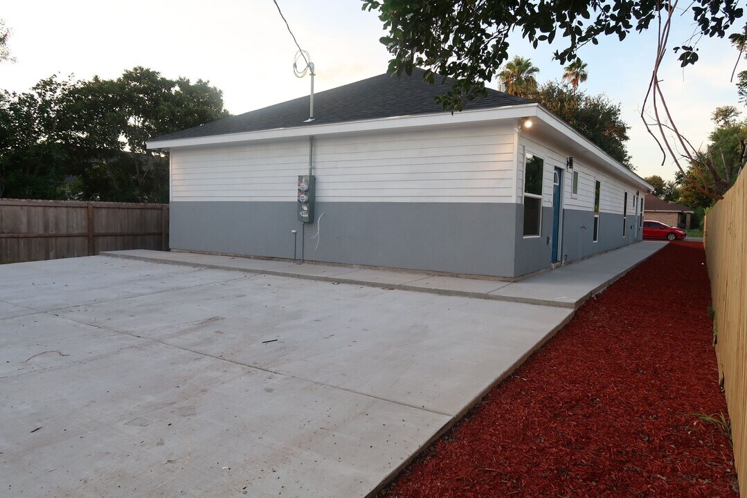 2409 W Hackberry Ave, Unit 1 in McAllen, TX - Building Photo