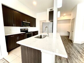 2222 Smith St in Houston, TX - Foto de edificio - Building Photo