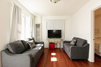 11321 Mississippi Ave, Unit 11321 in Los Angeles, CA - Building Photo - Building Photo