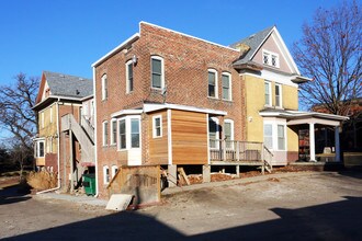 1818 Woodland Ave in Des Moines, IA - Foto de edificio - Building Photo