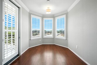 7575 Kirby Dr in Houston, TX - Building Photo - Building Photo