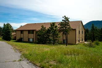 South Saint Verain Apartments in Estes Park, CO - Building Photo - Building Photo