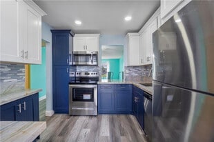 2430 SW 81st Ave in Davie, FL - Building Photo