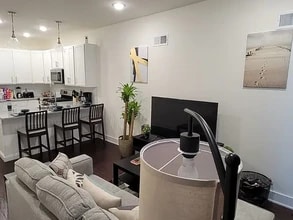 512 W Montgomery Ave, Unit unit2 in Philadelphia, PA - Foto de edificio - Building Photo