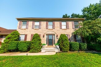 23285 Meridian Rd in Grosse Ile Township, MI - Foto de edificio - Building Photo