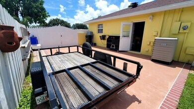 1283 Larch Way in Wellington, FL - Building Photo - Building Photo