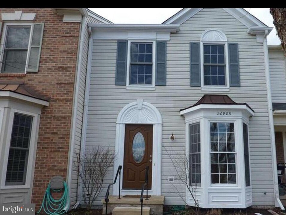 20906 Pioneer Ridge Terrace in Ashburn, VA - Building Photo
