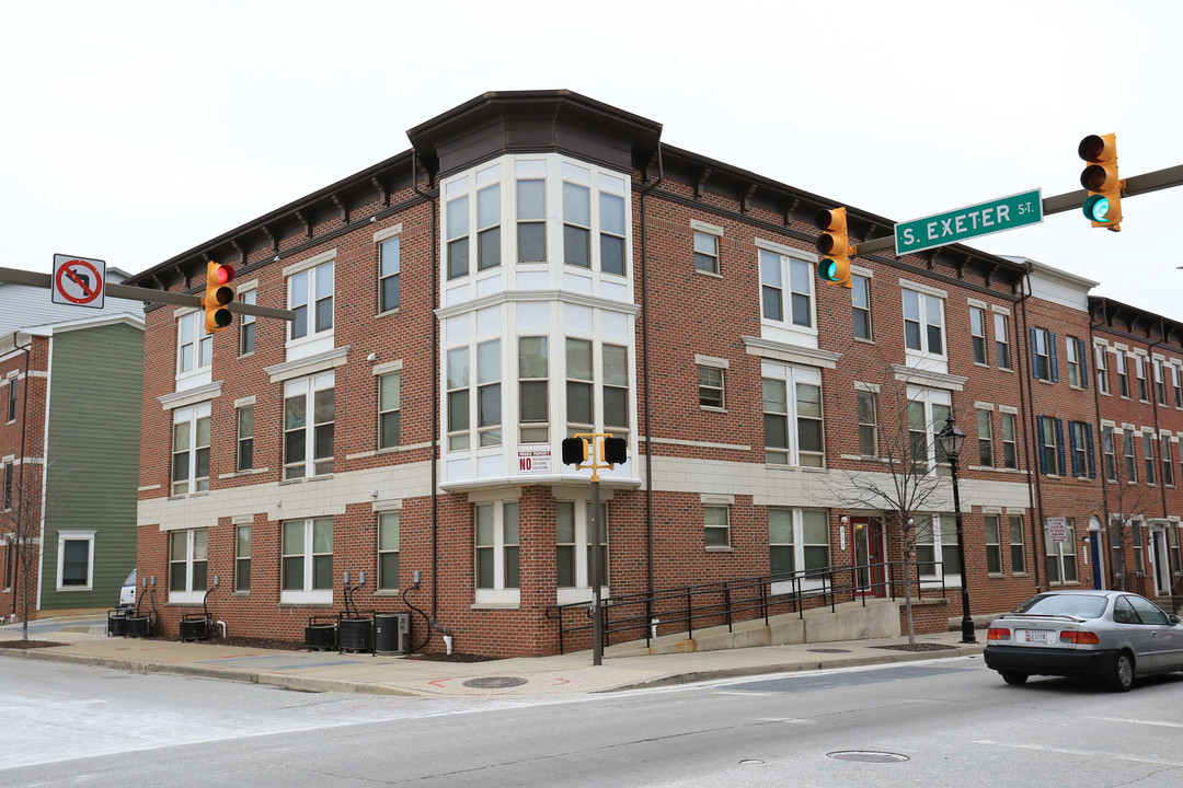 915 E Lombard St in Baltimore, MD - Foto de edificio