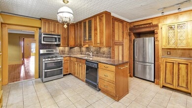 538 Main Rd in Greenport, NY - Building Photo - Building Photo