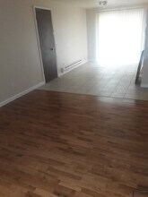 17426 8th Ave E in Spanaway, WA - Foto de edificio - Building Photo