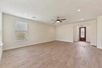 106 Callie St in Smithville, TX - Building Photo - Building Photo
