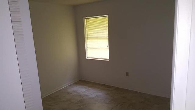 property at 220 W Verbena Ave