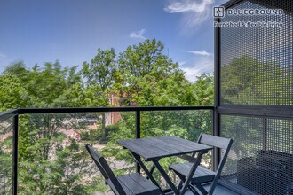 1717 Ridge Ave-Unit -FL3-ID702 in Evanston, IL - Foto de edificio - Building Photo