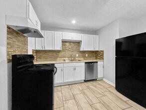 11007 Ewing Ave in Kansas City, MO - Building Photo - Building Photo