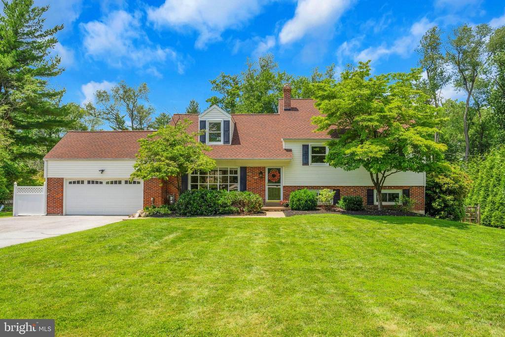 76 S Forge Manor Dr in Phoenixville, PA - Building Photo