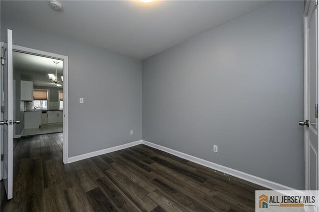 305 Pershing Ave in Carteret, NJ - Building Photo - Building Photo