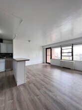 135 Montgomery St in Jersey City, NJ - Foto de edificio - Building Photo