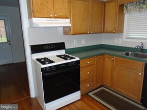 10205 Tanager Ln in Columbia, MD - Foto de edificio - Building Photo