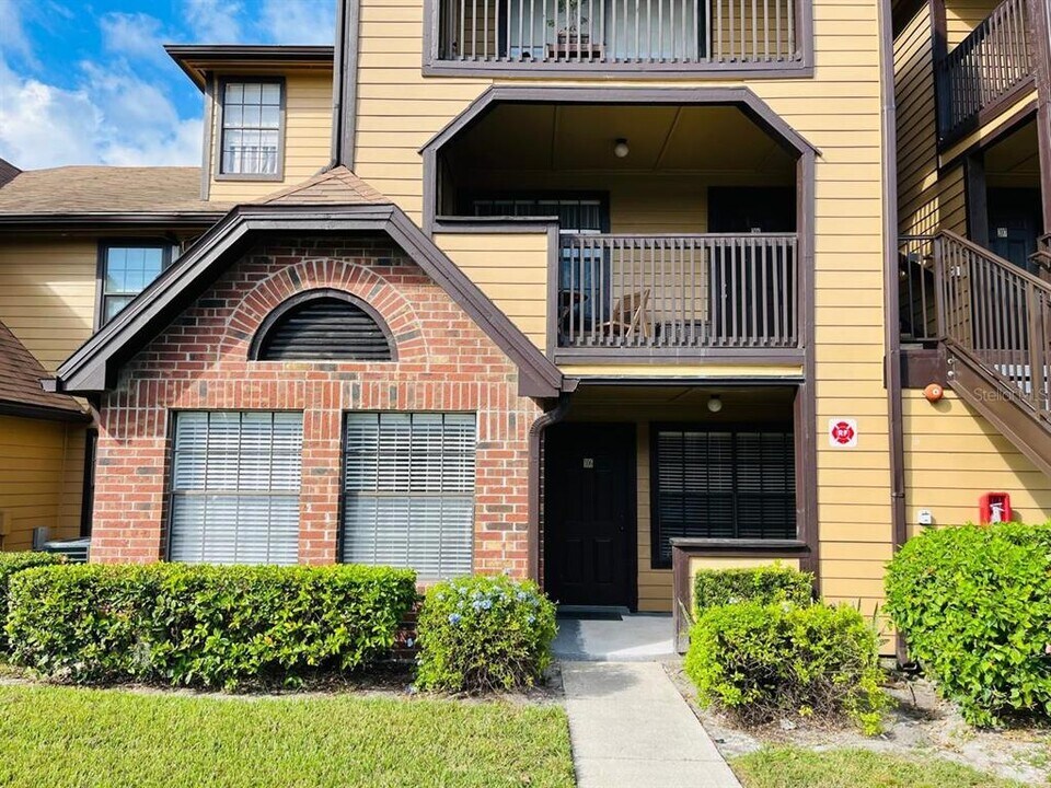 345 Forestway Cir in Altamonte Springs, FL - Building Photo