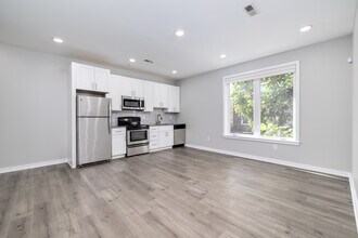 1629 W Girard Ave in Philadelphia, PA - Building Photo - Interior Photo