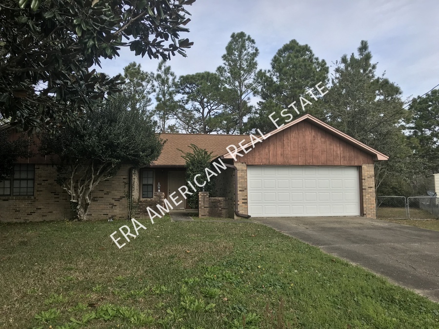 154 Deville Dr in Mary Esther, FL - Building Photo