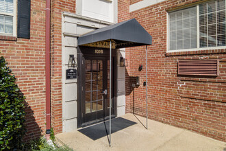 The Boulevard Of Old Town in Alexandria, VA - Foto de edificio - Building Photo