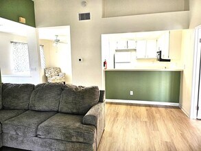 3535 W Stonepine Ln, Unit C in Anaheim, CA - Foto de edificio - Building Photo