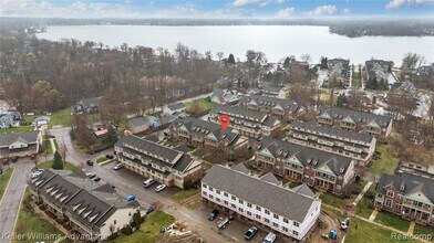 420 Old Pine Way in Walled Lake, MI - Building Photo - Building Photo