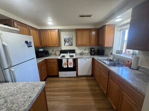 2218 Merner Ave, Unit 1 in Cedar Falls, IA - Building Photo - Building Photo