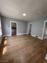 946 E 79th St, Unit 2 in Cleveland, OH - Building Photo - Building Photo