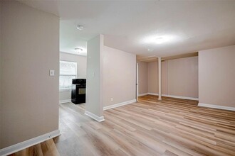 5118 Plum Dr in Houston, TX - Building Photo - Building Photo