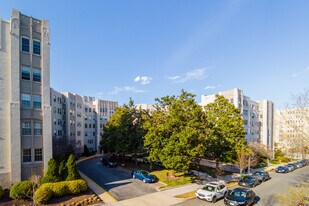 Woodley Park Towers in Washington, DC - Building Photo